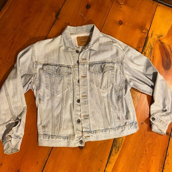 Vintage Levi's Lightwash Denim Jacket - Picture 2 of 10